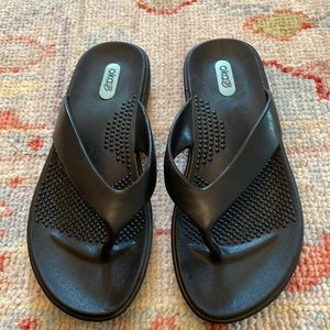 Oka B spa flip flops Size S